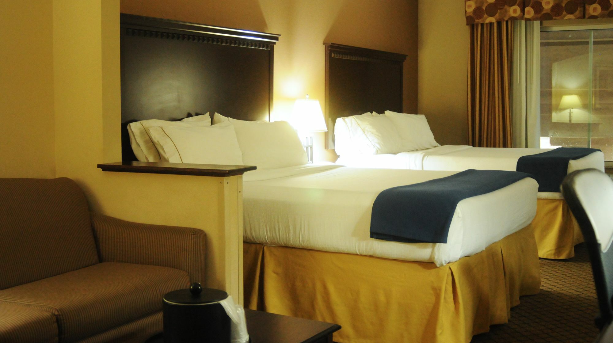 Holiday Inn Express Hotel & Suites Sedalia By Ihg Экстерьер фото
