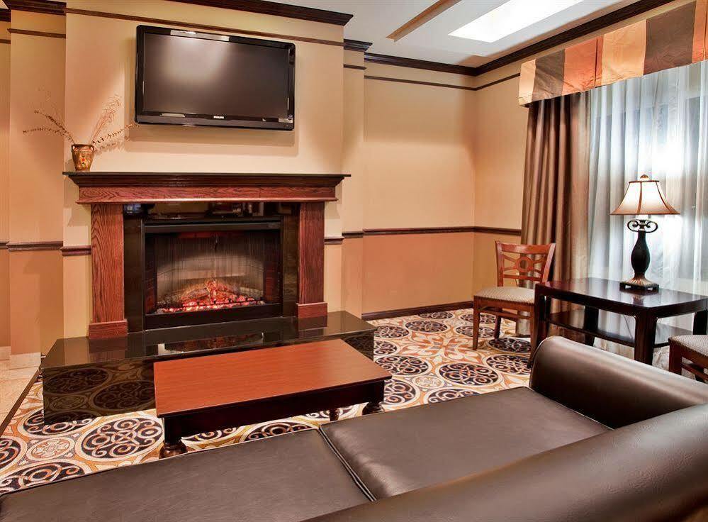 Holiday Inn Express Hotel & Suites Sedalia By Ihg Экстерьер фото